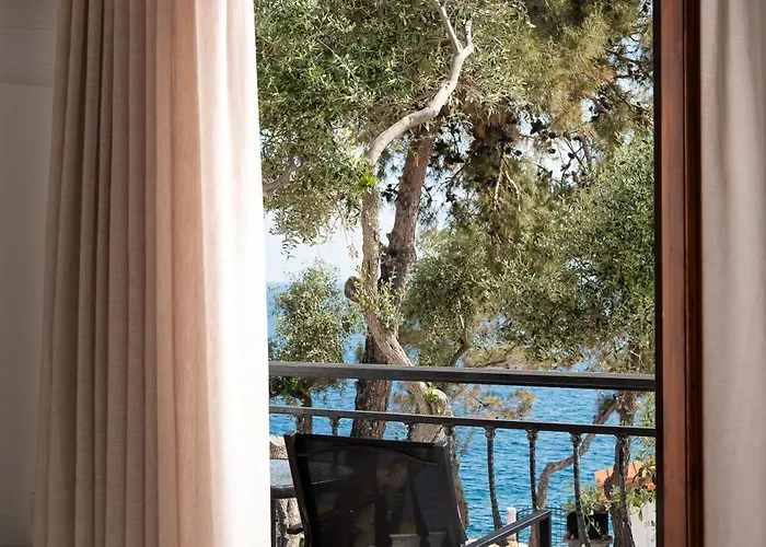 Acroterra - Easy Living Apartahotel 3*