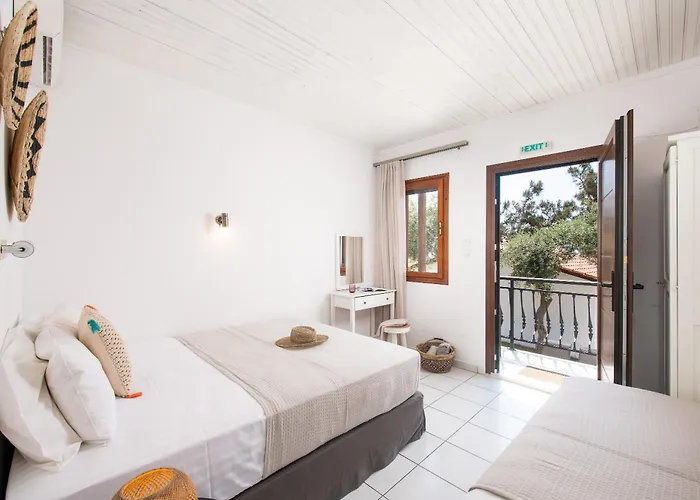 Acroterra - Easy Living Apartahotel Alikí