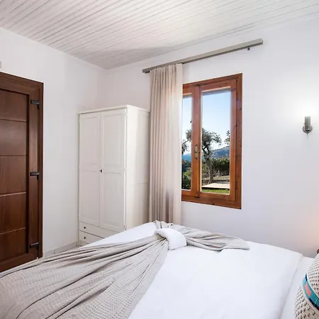 Acroterra - Easy Living Alikí